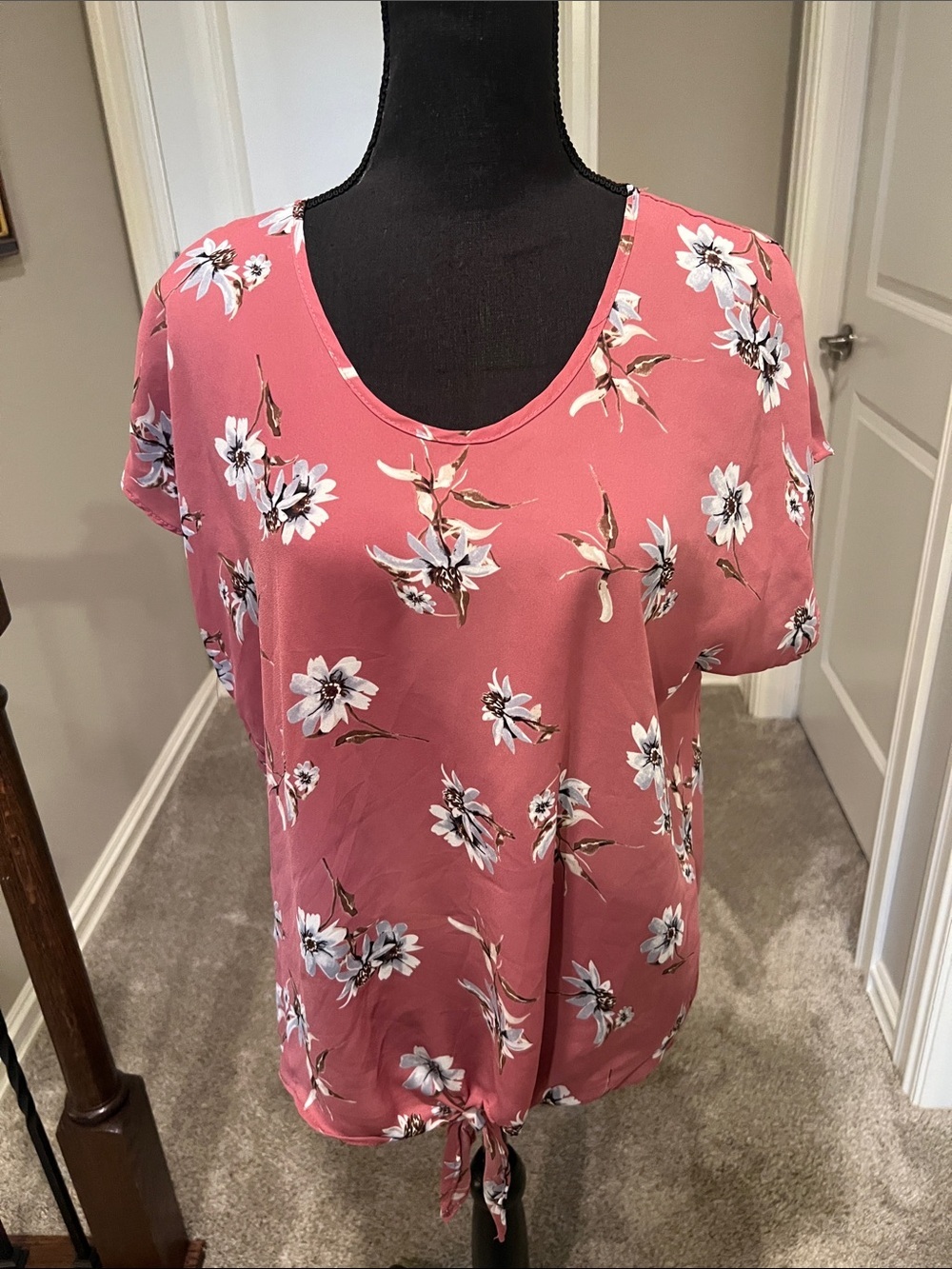 Sienna Sky Mauve Pink Floral Tie-Front Scoop Neck Blouse